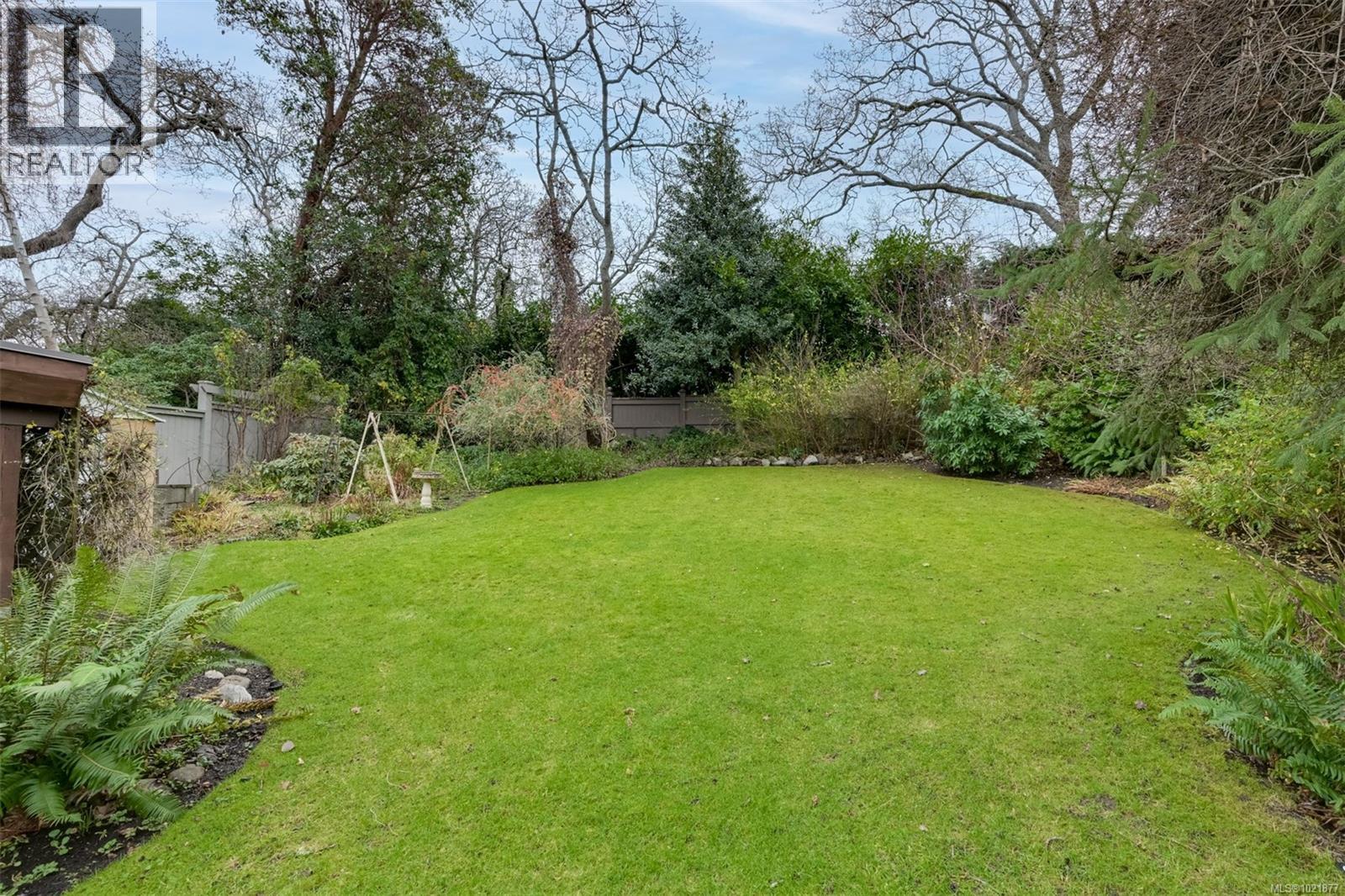 645 Transit Rd, Oak Bay