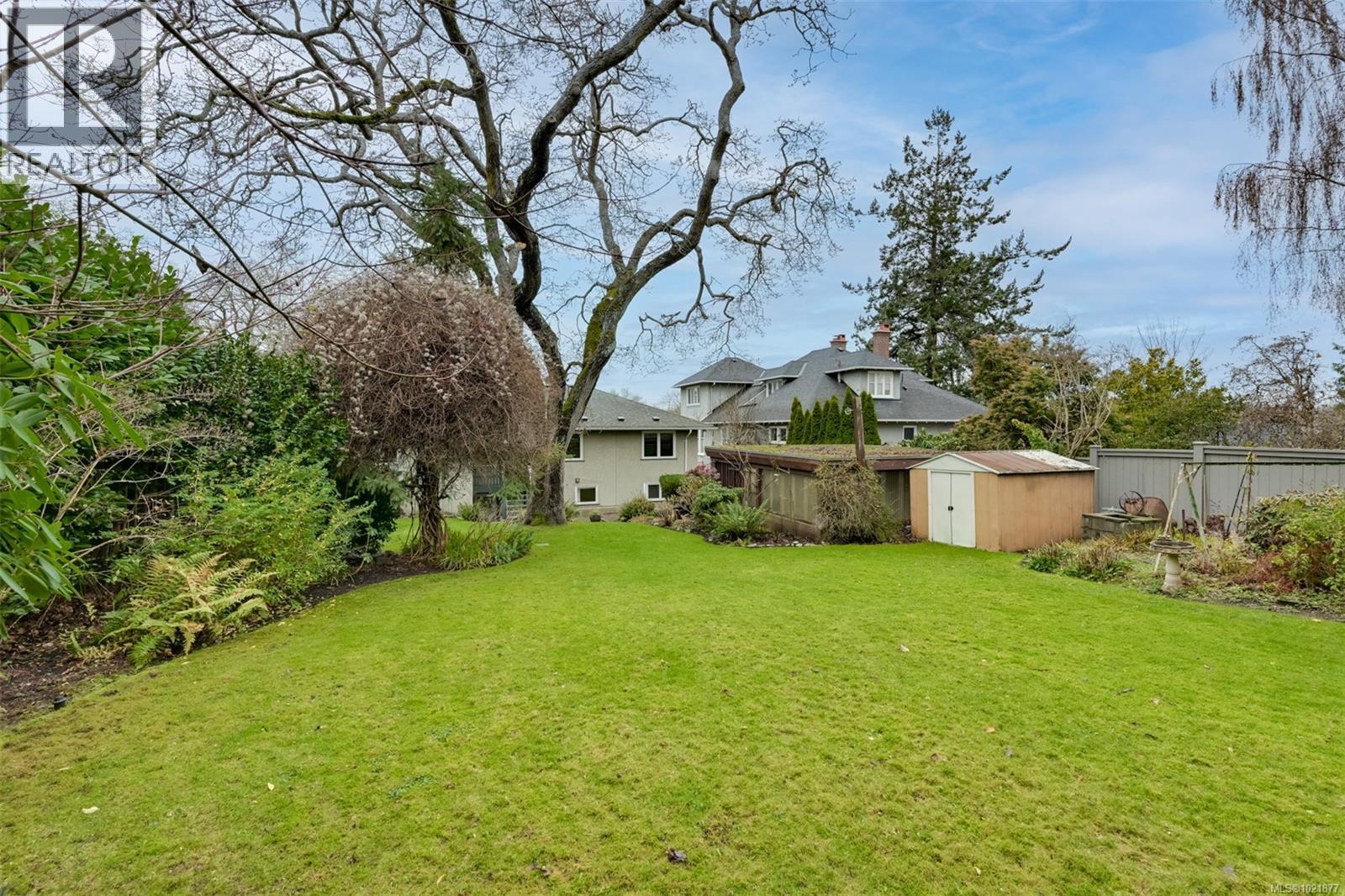 645 Transit Rd, Oak Bay