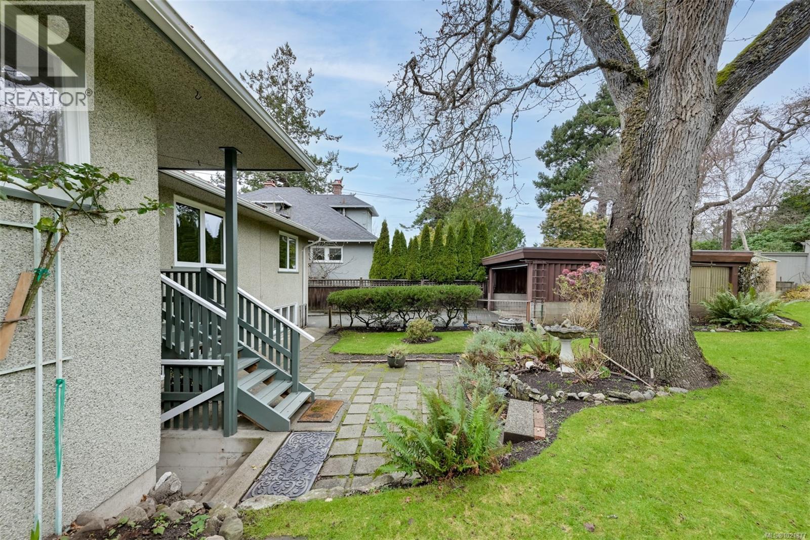 645 Transit Rd, Oak Bay
