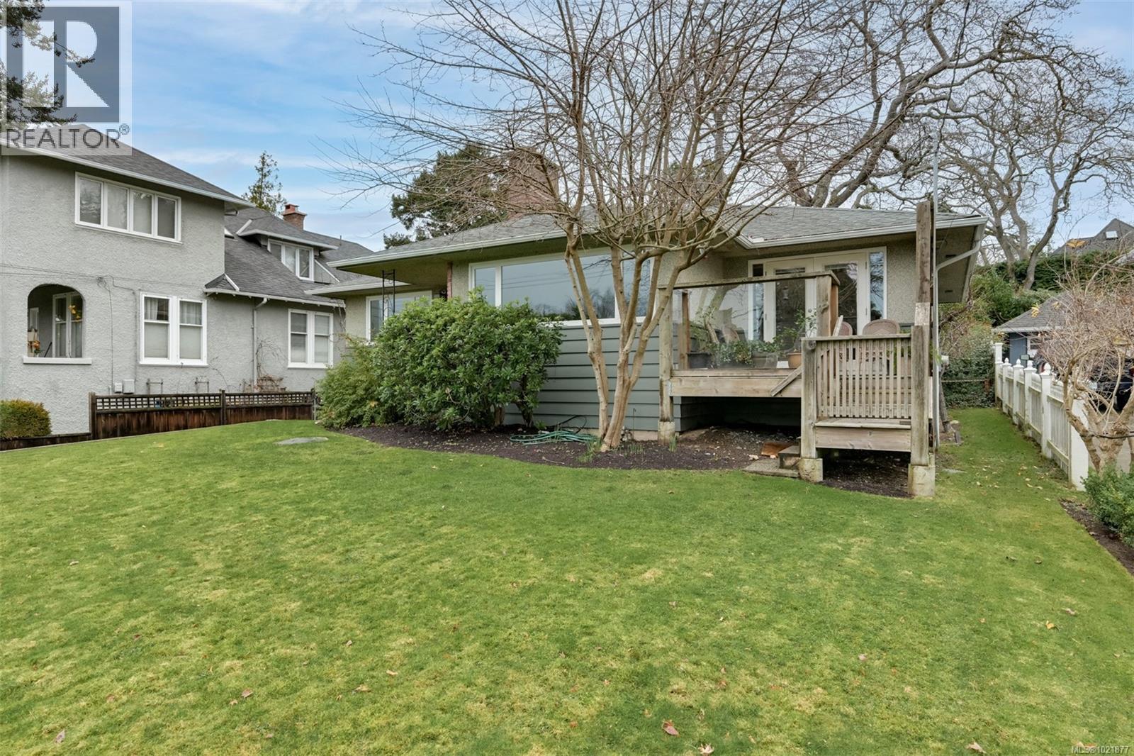 645 Transit Rd, Oak Bay