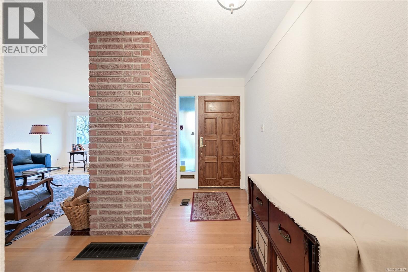 645 Transit Rd, Oak Bay