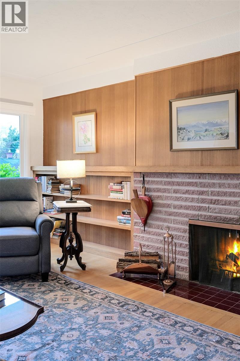 645 Transit Rd, Oak Bay