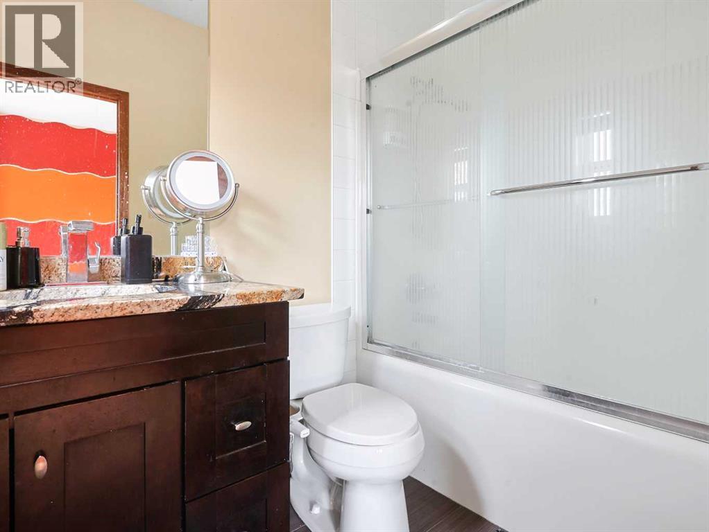 Single Family House Bi-level for Sale in  Saddlecreek Way NE Saddle Ridge Calgary 