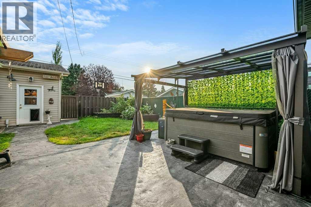 Single Family House Bungalow for Sale in   Avenue NW Bowness Calgary 