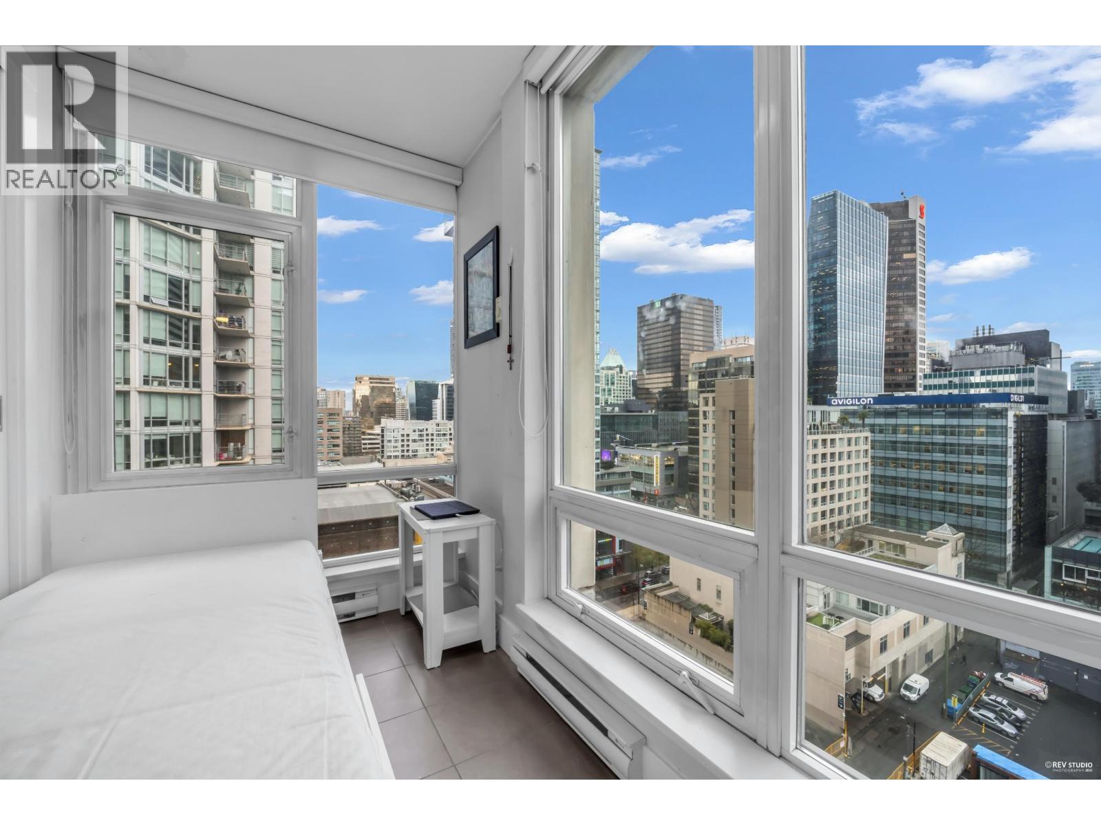 1602 535 SMITHE STREET, Vancouver