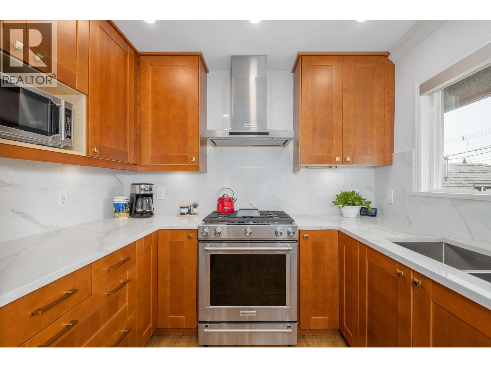 140 HARVEY STREET, New Westminster