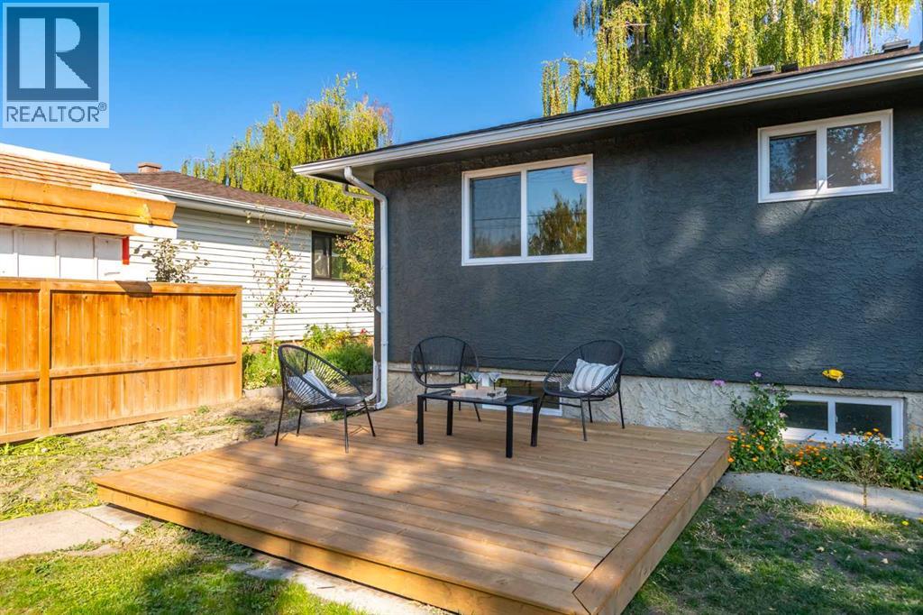 Single Family House Bungalow for Sale in  Hoover Place SW Haysboro Calgary 