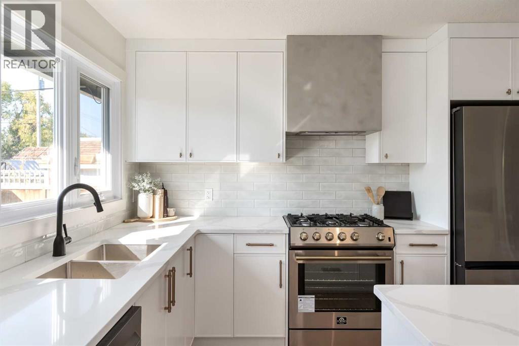 Single Family House Bungalow for Sale in  Hoover Place SW Haysboro Calgary 