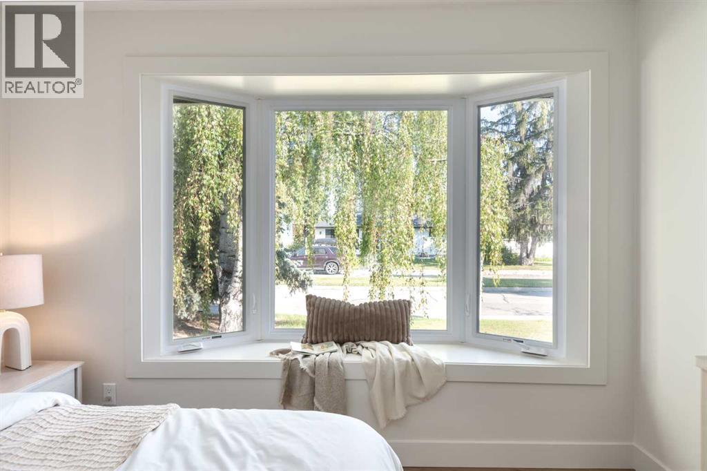 Single Family House Bungalow for Sale in  Hoover Place SW Haysboro Calgary 