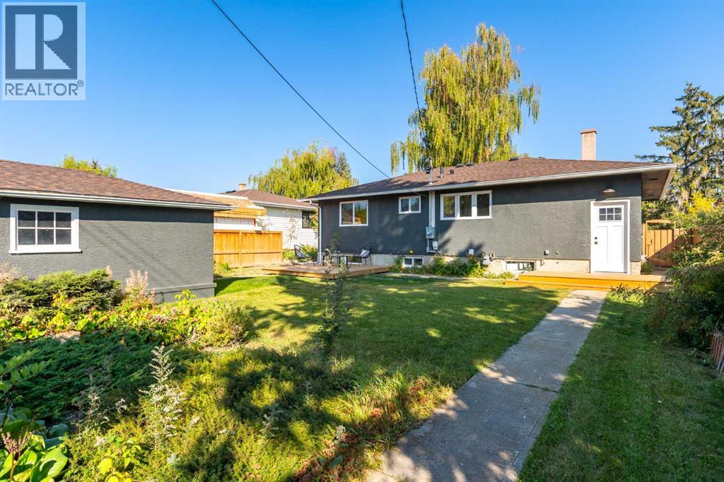 Single Family House Bungalow for Sale in  Hoover Place SW Haysboro Calgary 