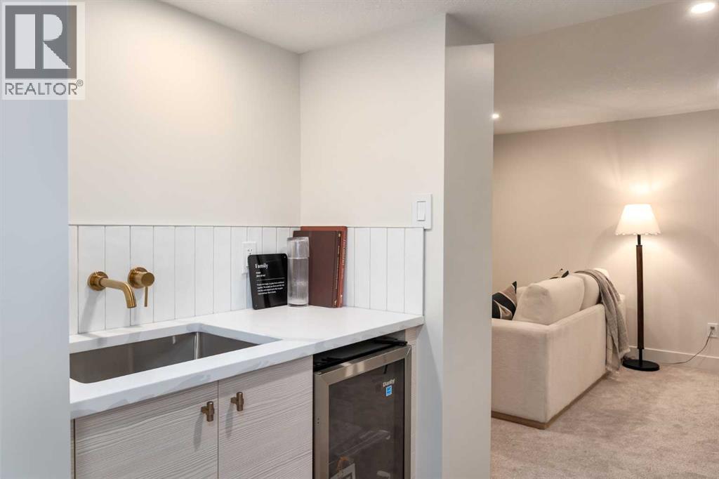 Single Family House Bungalow for Sale in  Hoover Place SW Haysboro Calgary 