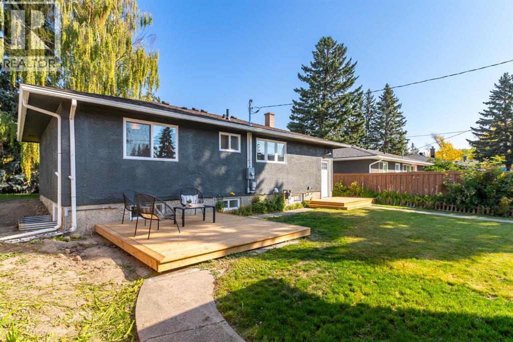 Single Family House Bungalow for Sale in  Hoover Place SW Haysboro Calgary 