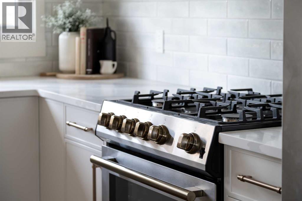 Single Family House Bungalow for Sale in  Hoover Place SW Haysboro Calgary 