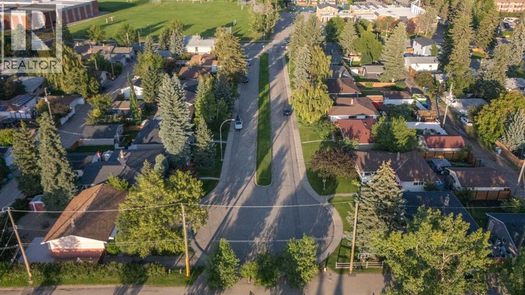 Single Family House Bungalow for Sale in  Hoover Place SW Haysboro Calgary 