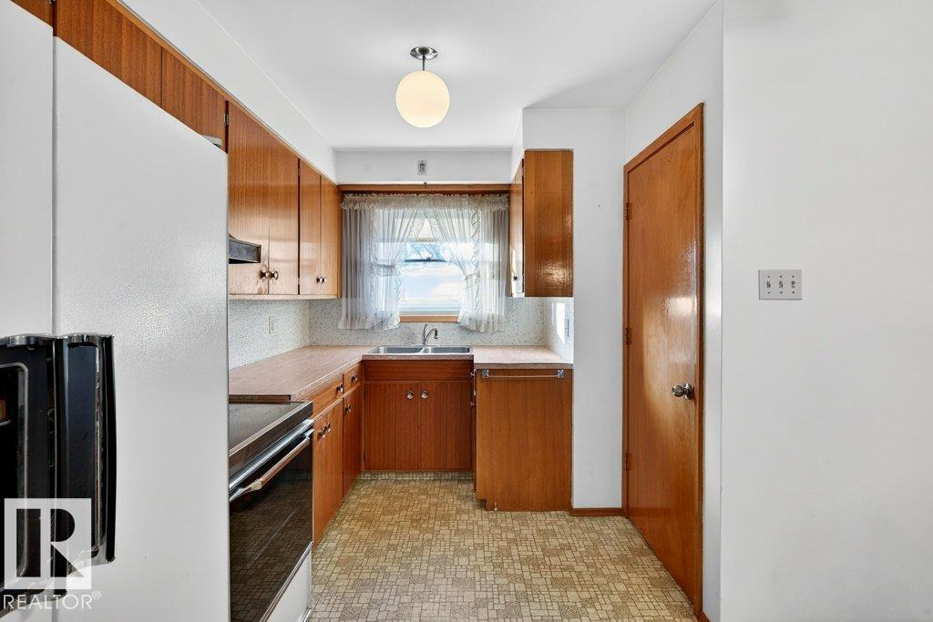 12224 55 ST NW NW, Edmonton