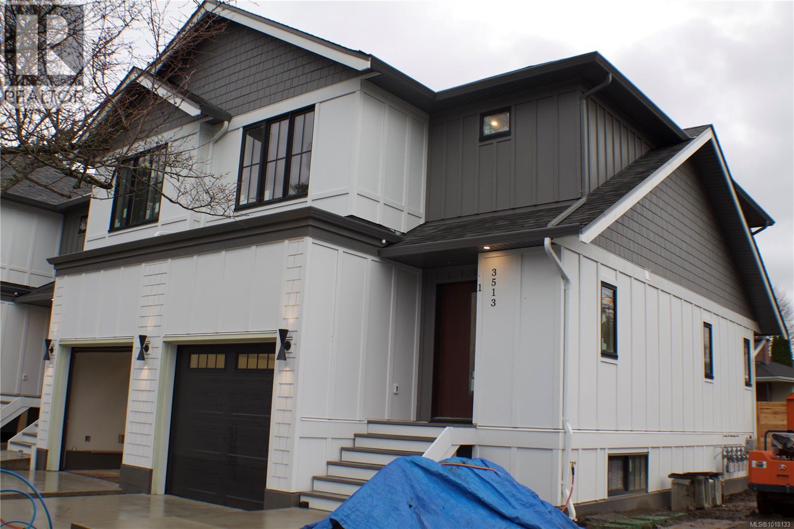 1 3513 Henderson Rd, Oak Bay