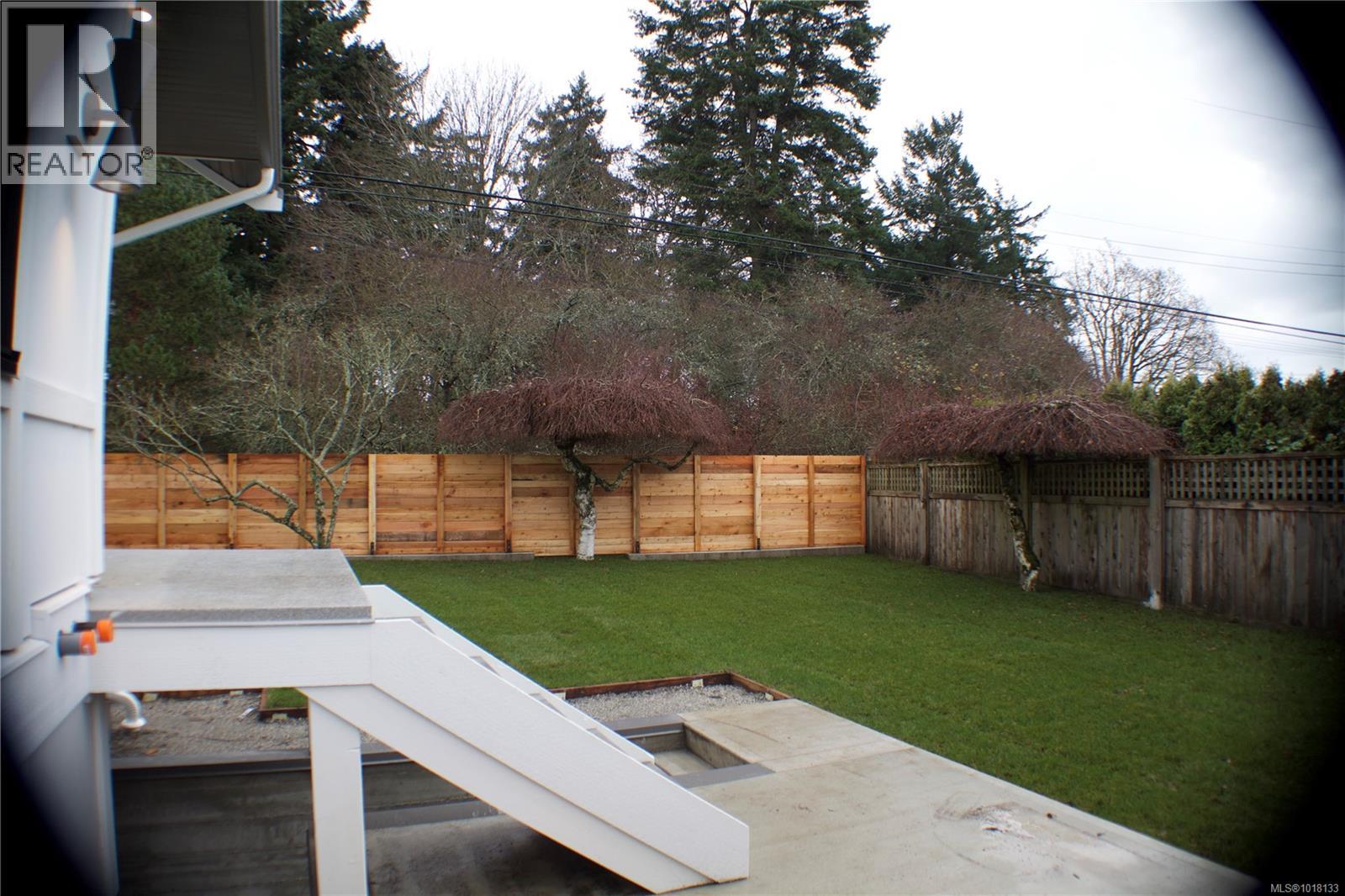 1 3513 Henderson Rd, Oak Bay