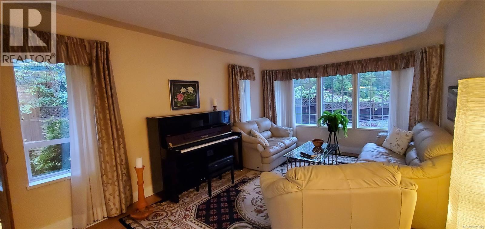 527 Cala Crt, Gold River