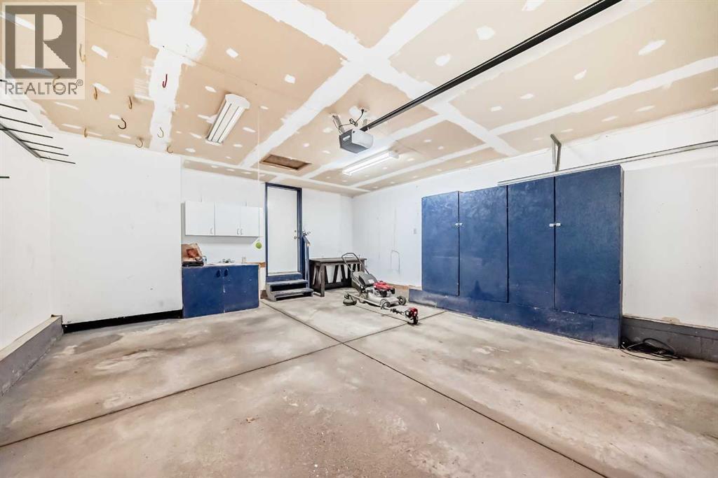 Single Family House for Sale in  Douglasview Rise SE Douglasdale/Glen Calgary 