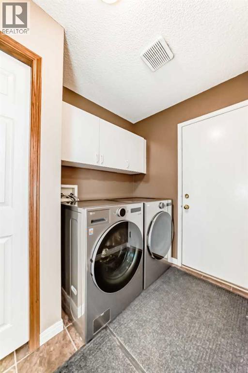 Single Family House for Sale in  Douglasview Rise SE Douglasdale/Glen Calgary 