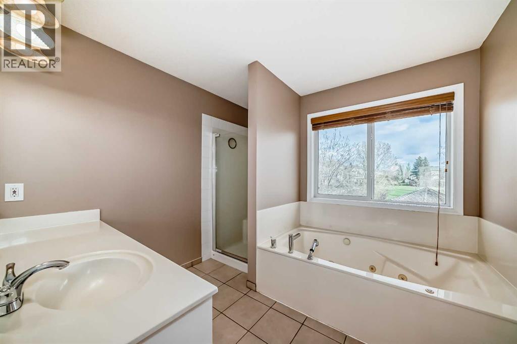 Single Family House for Sale in  Douglasview Rise SE Douglasdale/Glen Calgary 