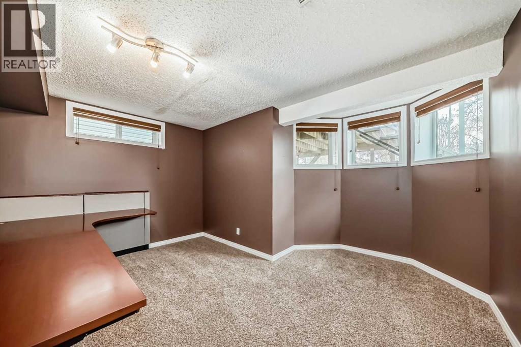 Single Family House for Sale in  Douglasview Rise SE Douglasdale/Glen Calgary 