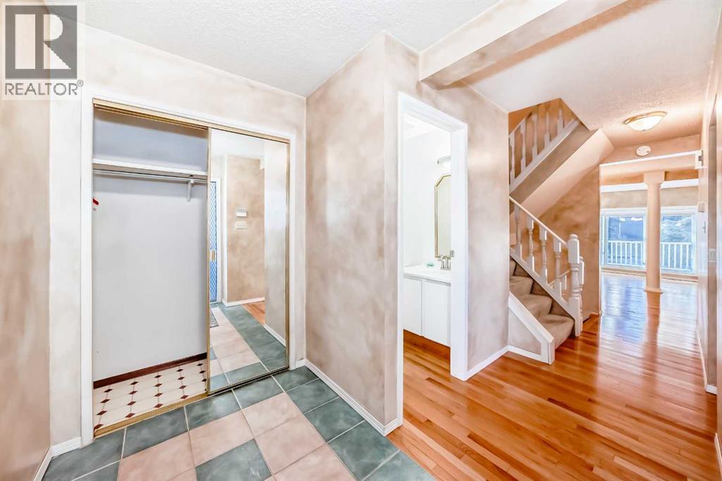 Single Family House for Sale in  Point Mckay Terrace NW Point McKay Calgary 