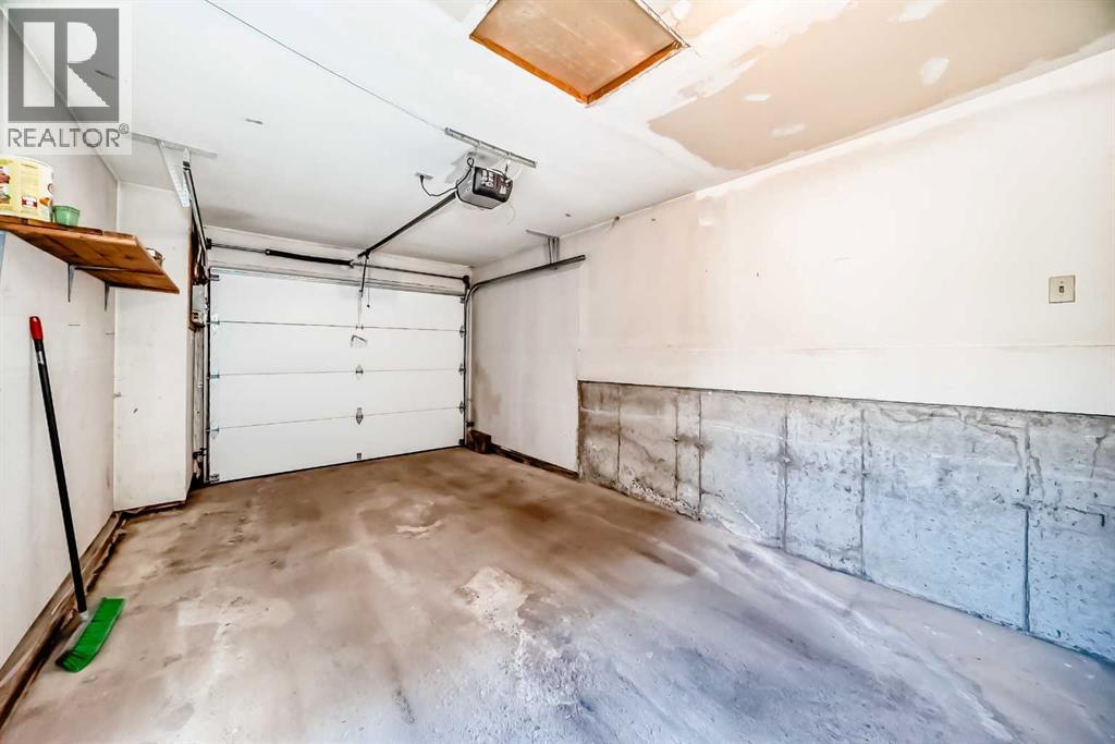 Single Family House for Sale in  Point Mckay Terrace NW Point McKay Calgary 