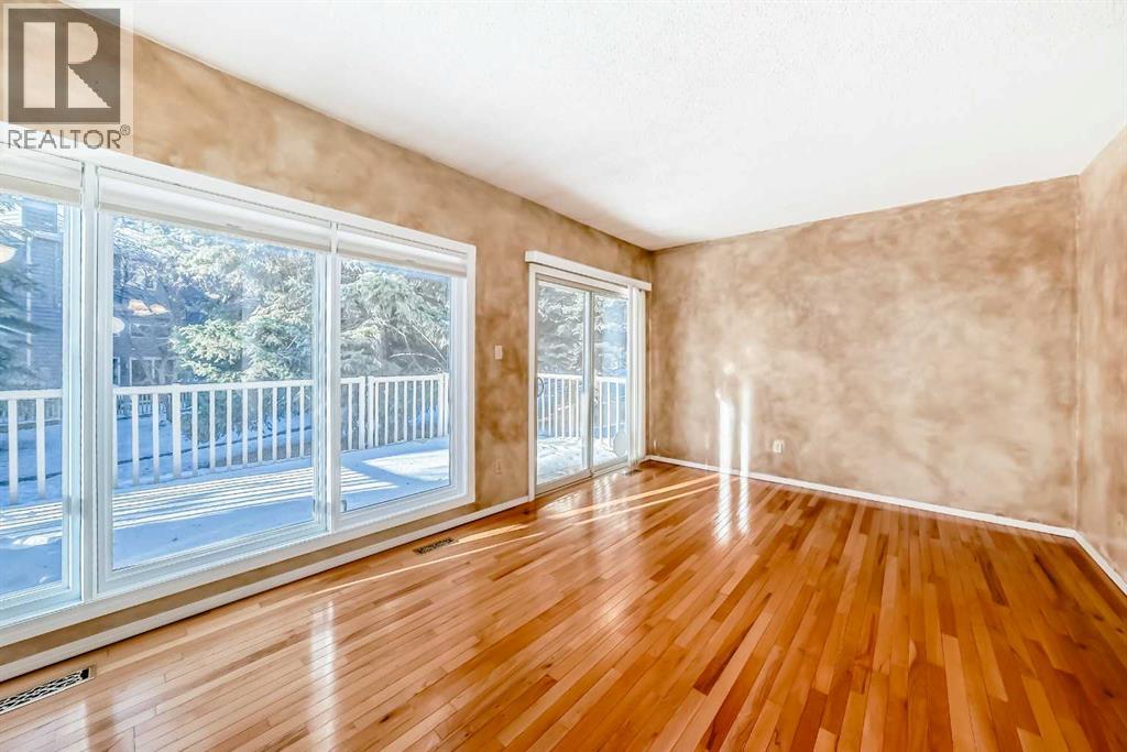 Single Family House for Sale in  Point Mckay Terrace NW Point McKay Calgary 