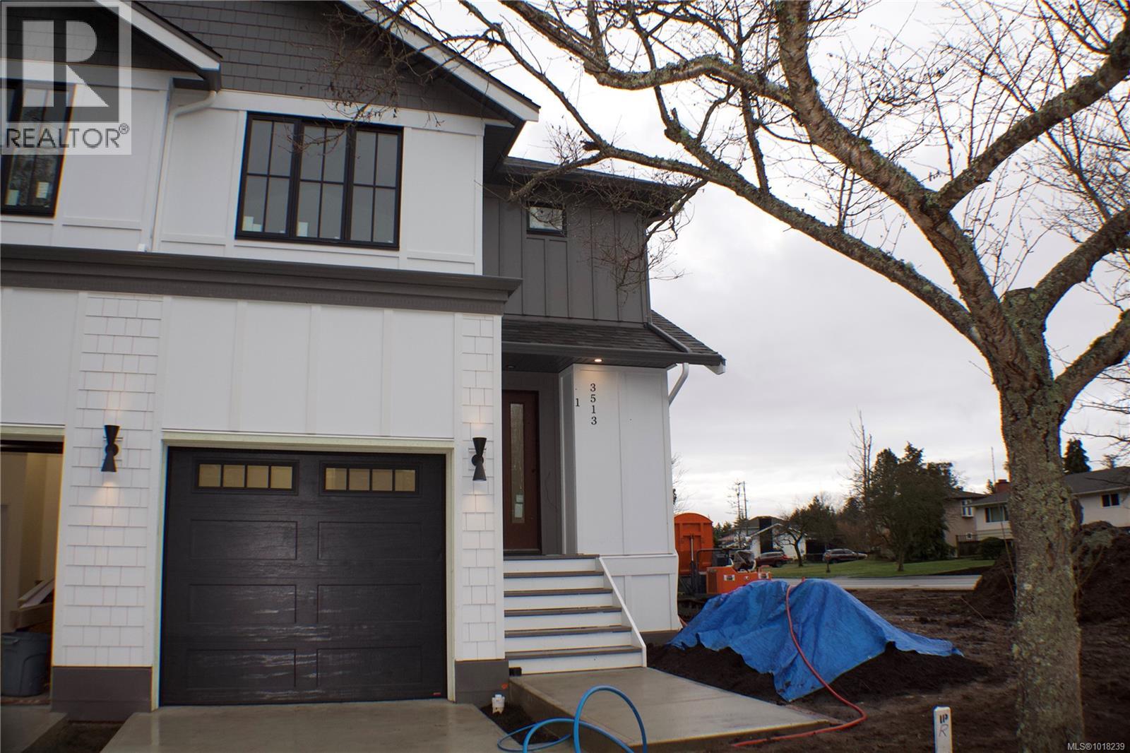 2 3513 Henderson Rd, Oak Bay