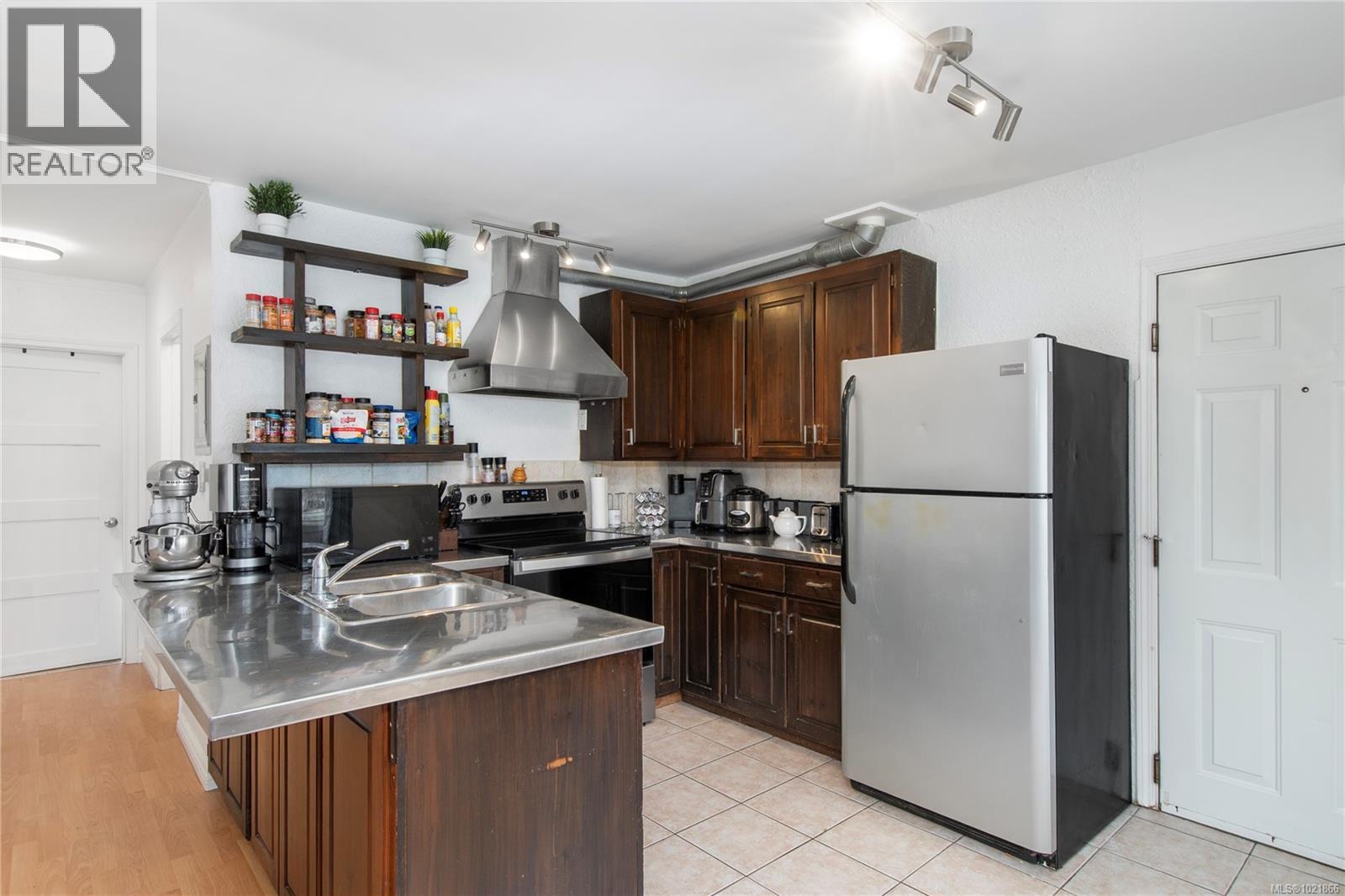 1120 1st St, Courtenay