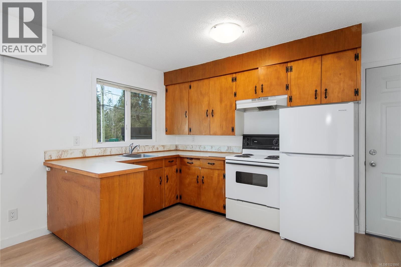 1120 1st St, Courtenay