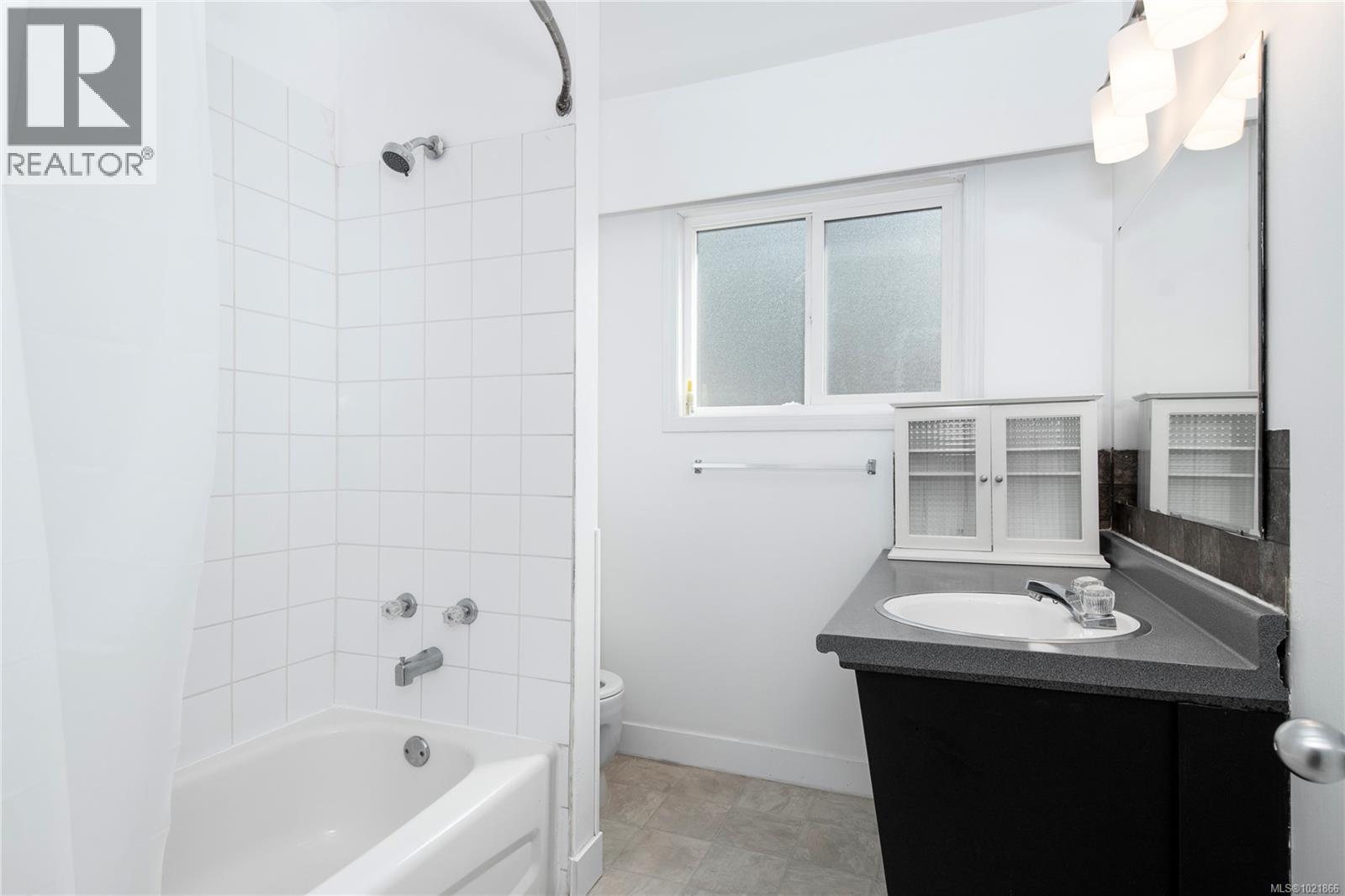 1120 1st St, Courtenay