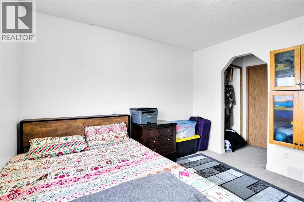 Single Family House 4 Level for Sale in  Martinbrook Road NE Martindale Calgary 