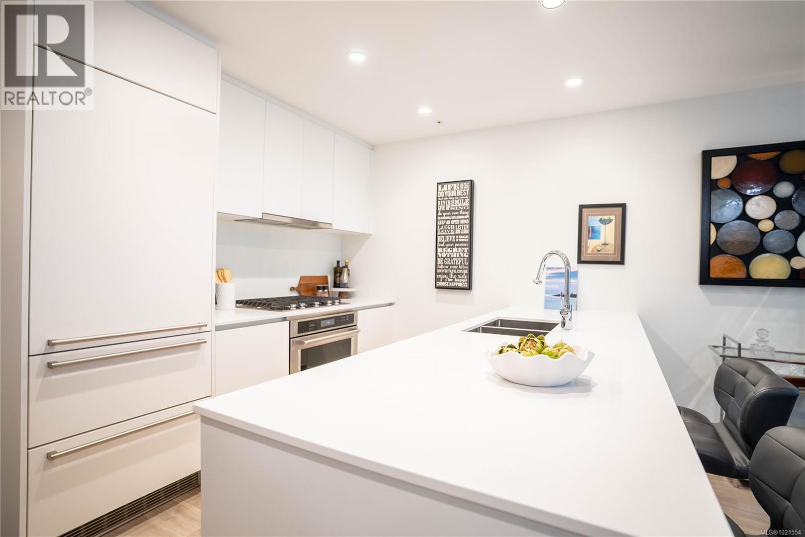 804 60 Saghalie Rd, Victoria