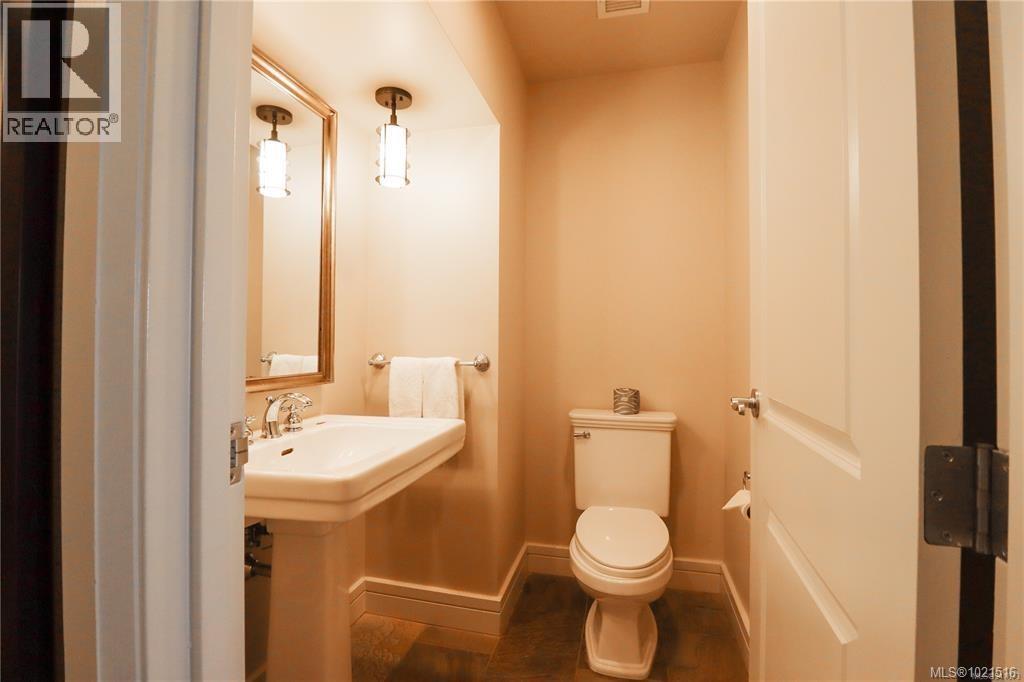 306-308A&B 1376 Lynburne Pl, Langford