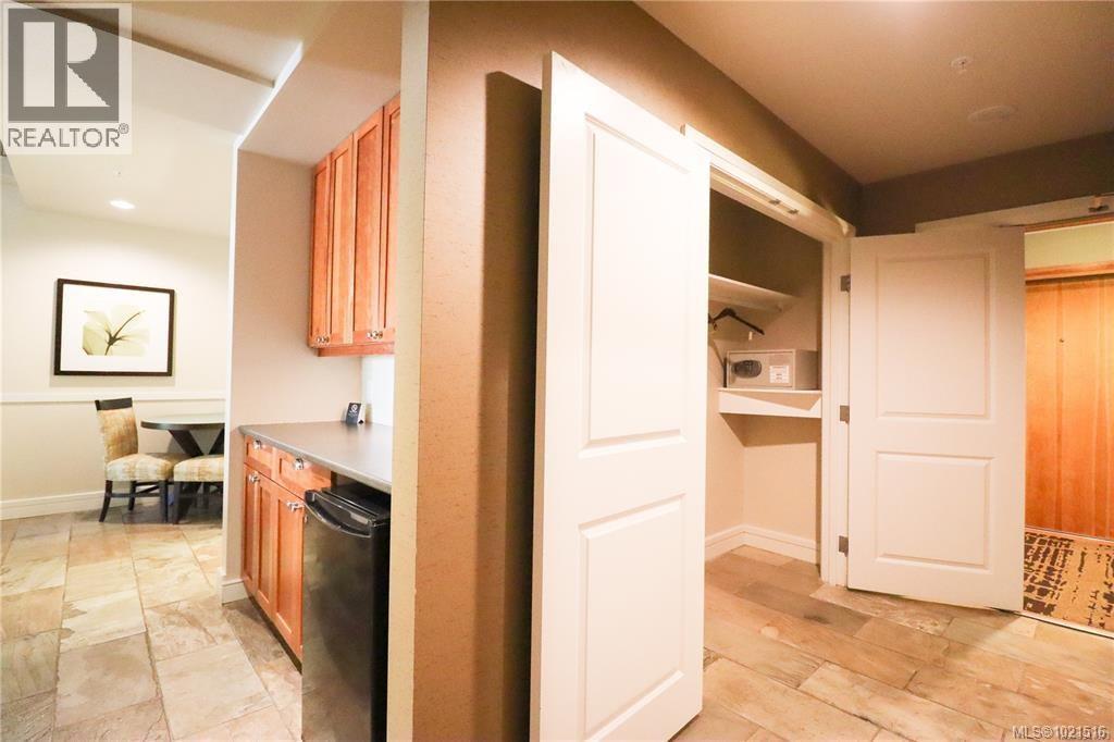 306-308A&B 1376 Lynburne Pl, Langford