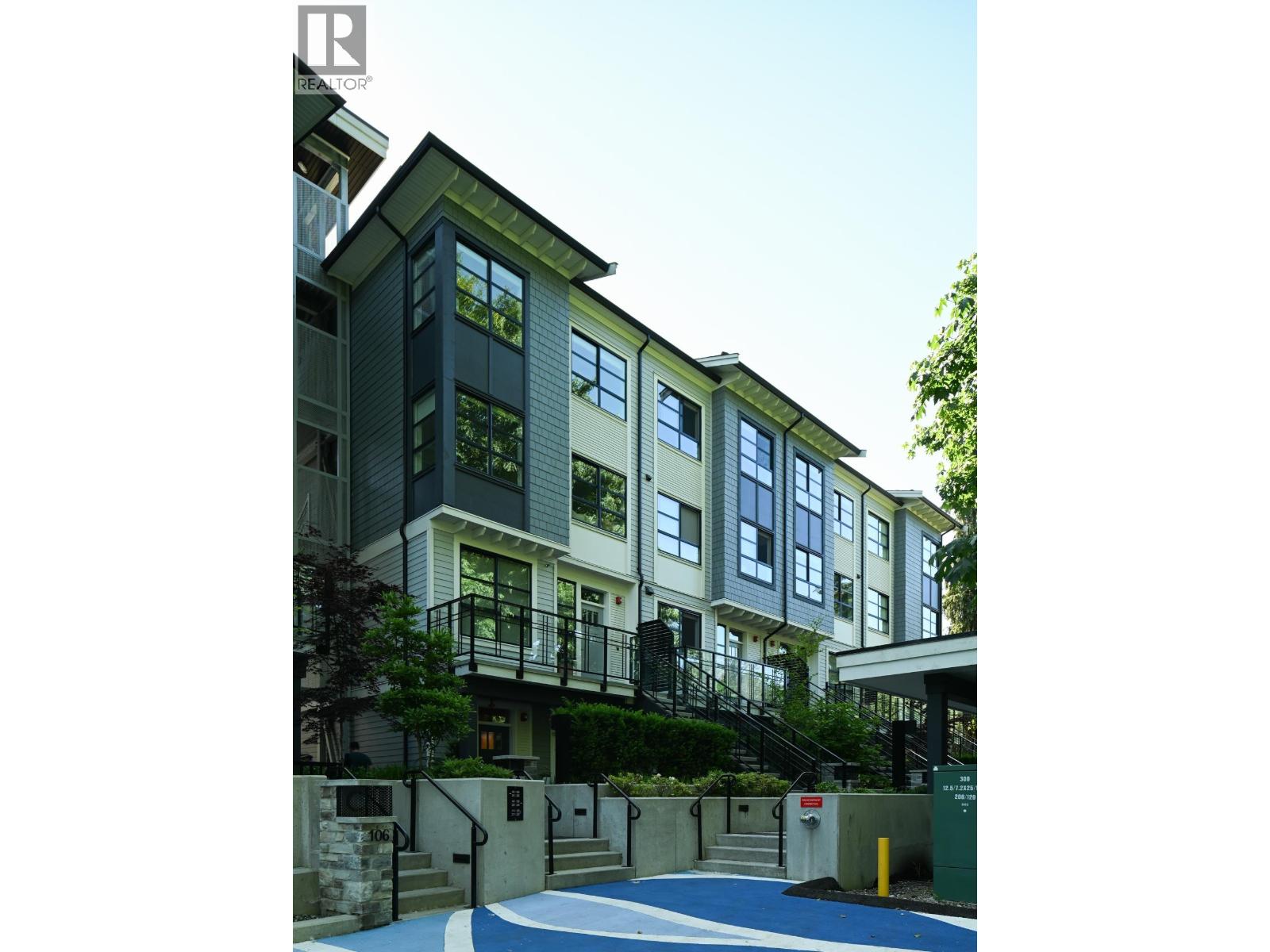 210 2045 HERITAGE PARK LANE, North Vancouver