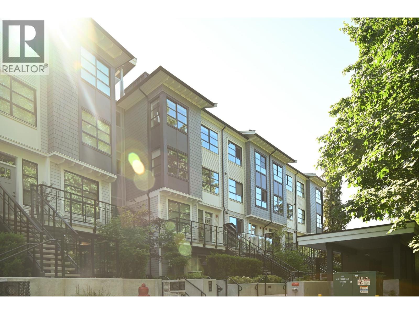 210 2045 HERITAGE PARK LANE, North Vancouver