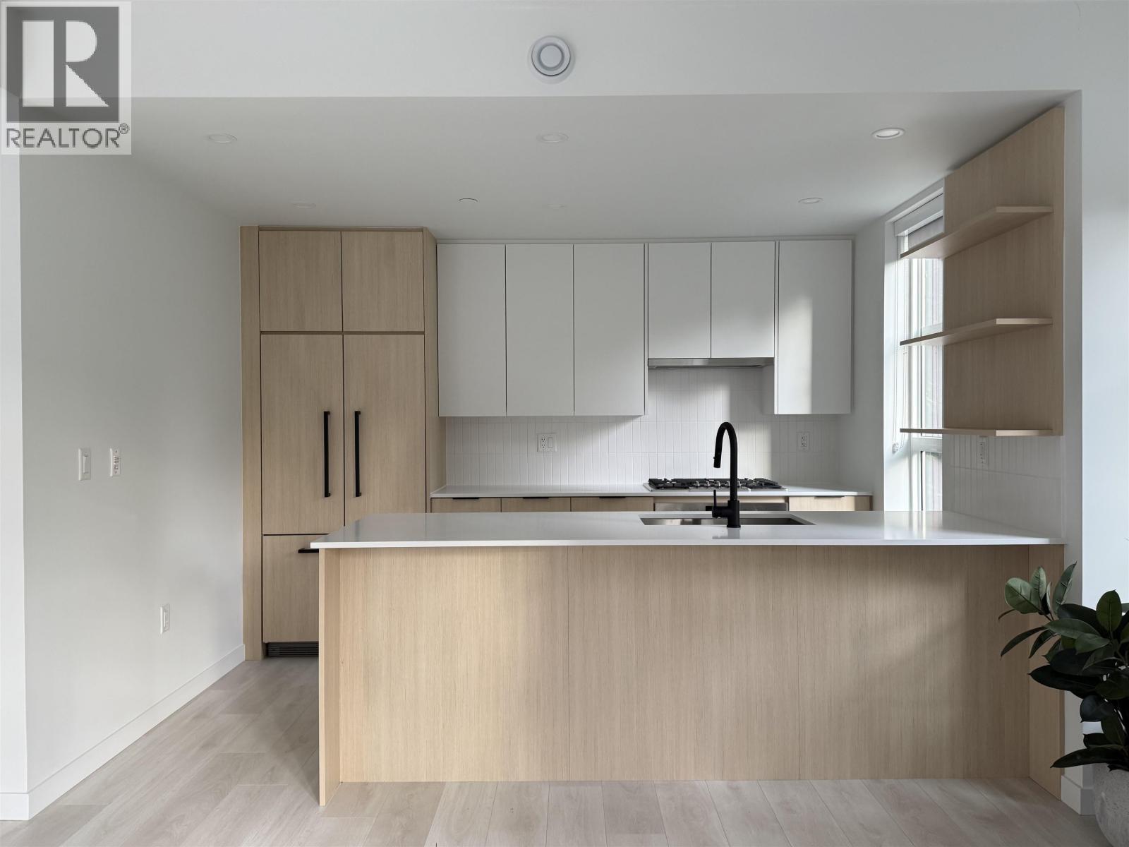 210 2045 HERITAGE PARK LANE, North Vancouver