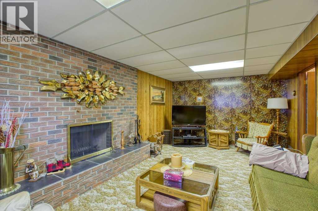 Single Family House Bi-level for Sale in  Silverthorn Way NW Silver Springs Calgary 