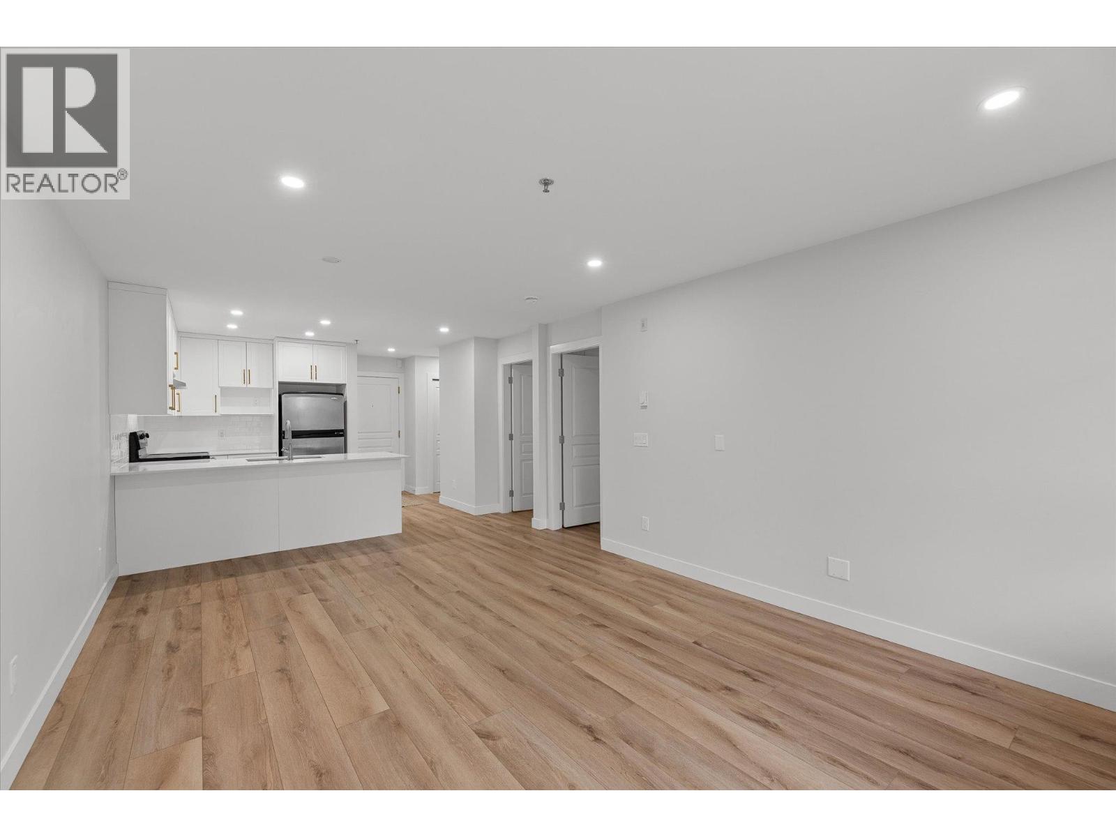 333 1099 Sunset Drive, Kelowna