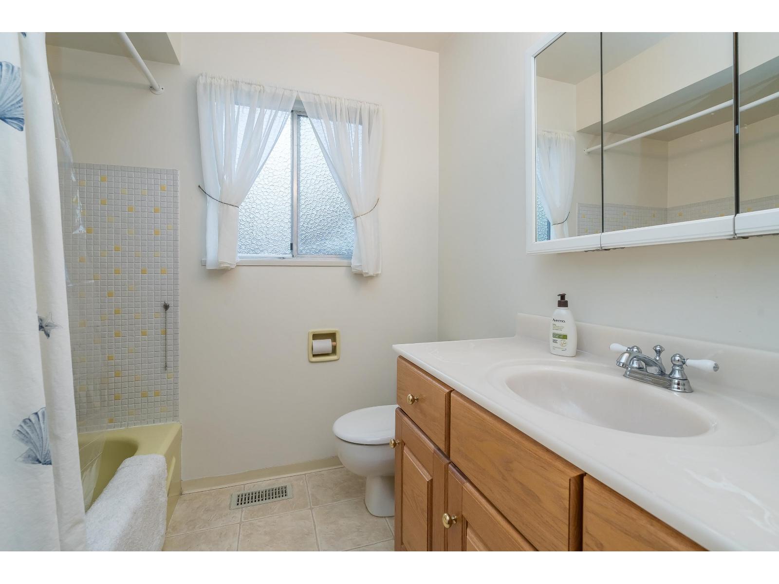 11249 80 Avenue, Delta