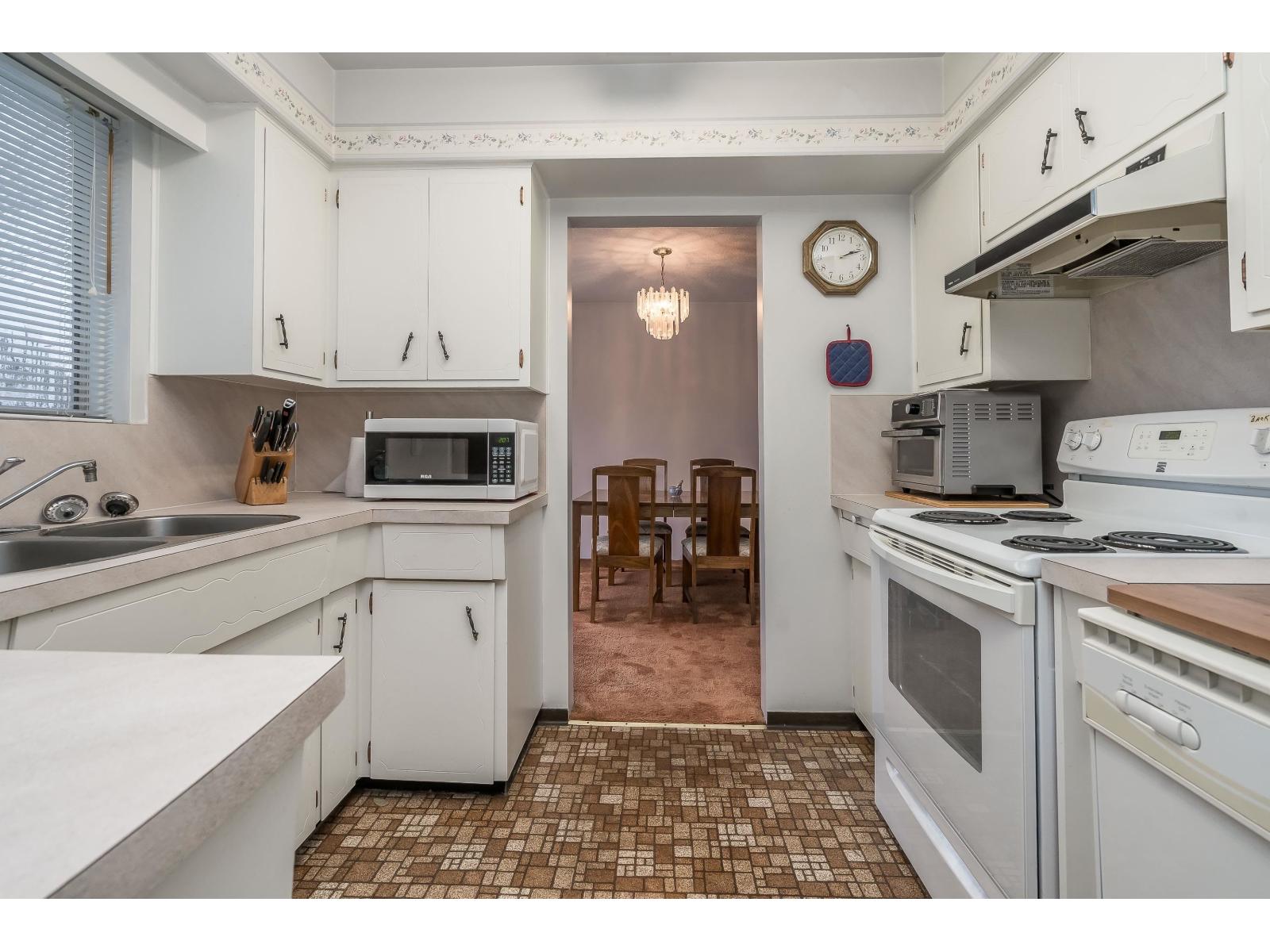 11249 80 Avenue, Delta