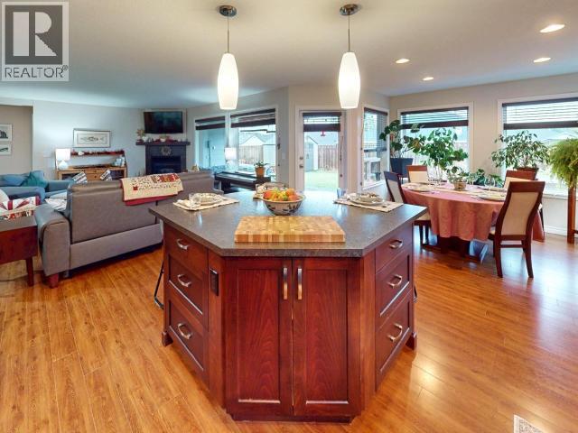 7365 GLACIER STREET, Powell River