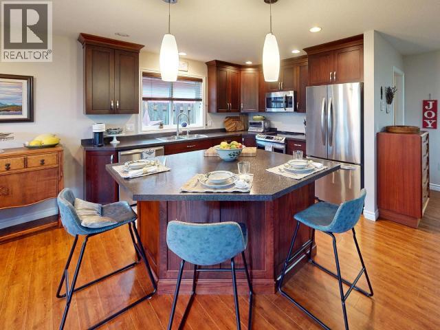 7365 GLACIER STREET, Powell River