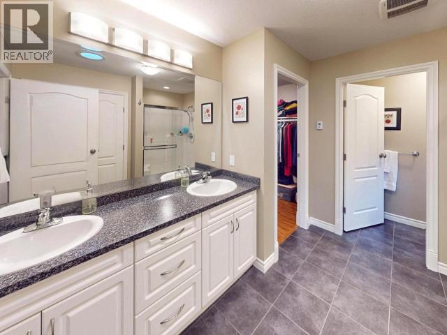 7365 GLACIER STREET, Powell River