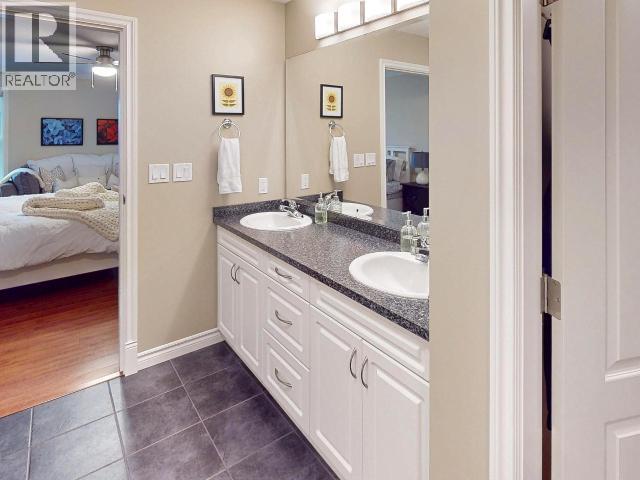 7365 GLACIER STREET, Powell River