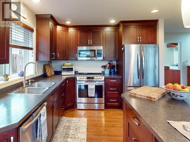 7365 GLACIER STREET, Powell River