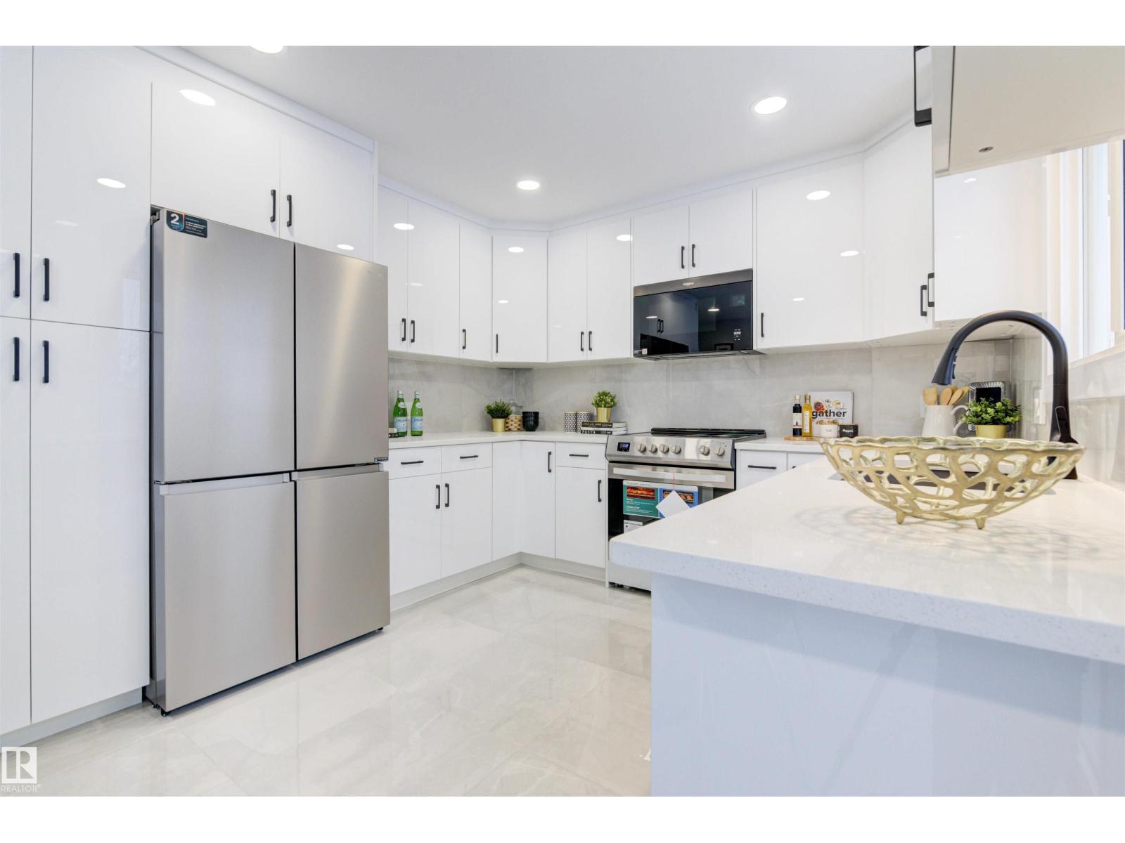 2712 41 ST NW, Edmonton